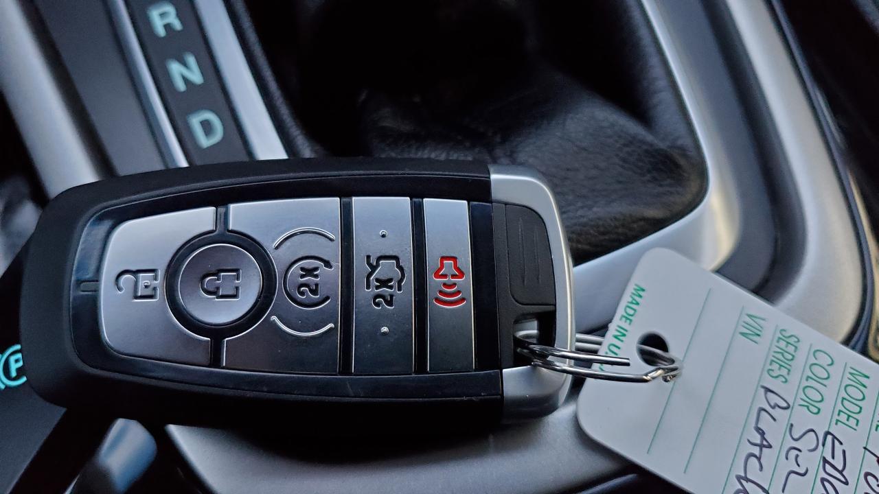 2017 Ford Edge SEL AWD-NAVIGATION-LEATHER-PAN ROOF-REMOTE START Photo