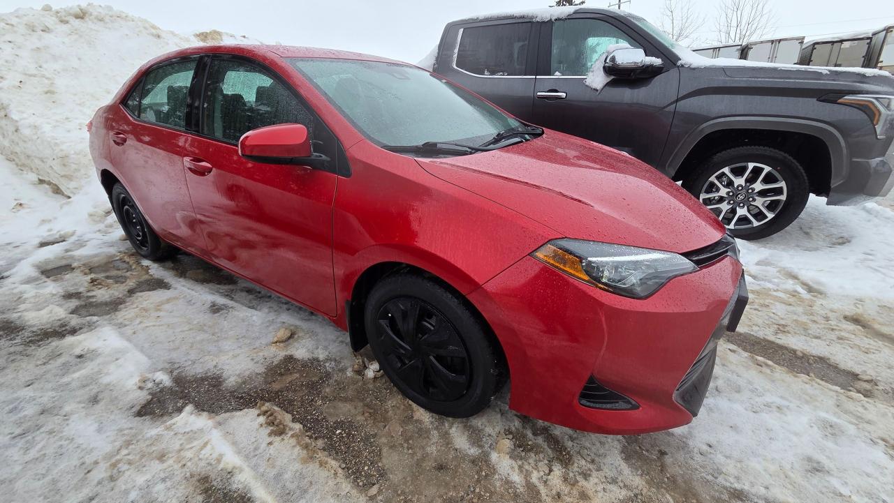 2018 Toyota Corolla LE Photo3