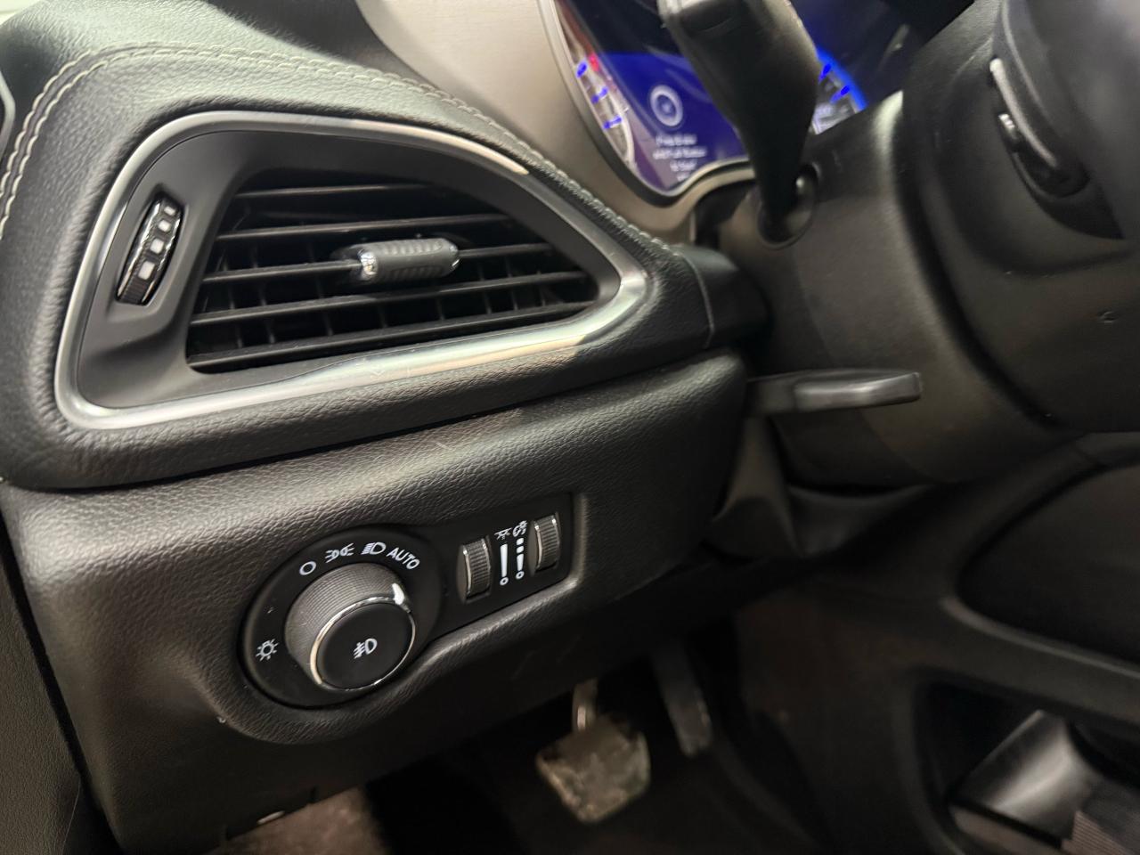 2021 Chrysler Pacifica Limited S Photo