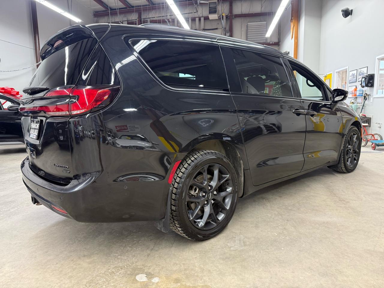 2021 Chrysler Pacifica Limited S Photo