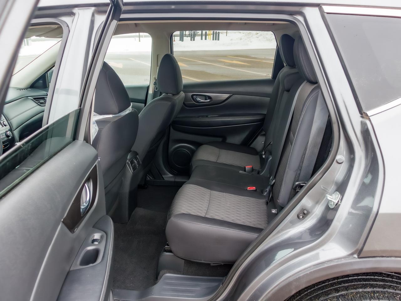 2018 Nissan Rogue AWD SV | CLEAN TITLE | Photo