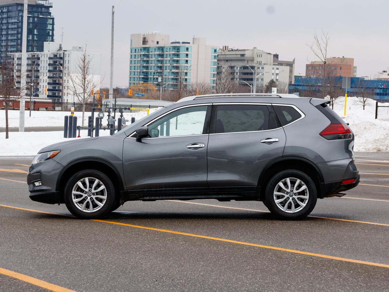 2018 Nissan Rogue AWD SV | CLEAN TITLE | Photo3