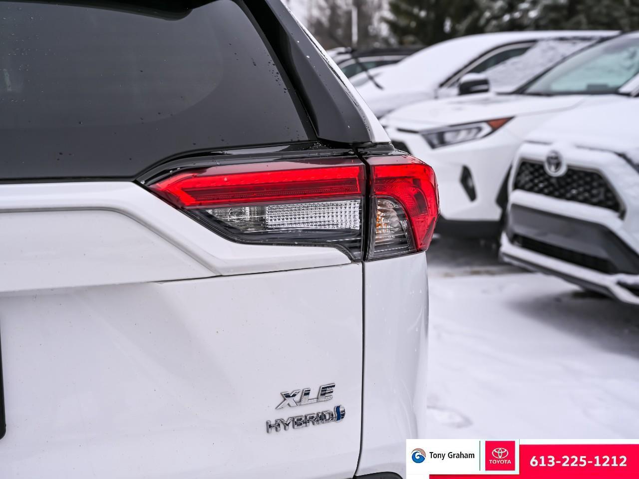 2023 Toyota RAV4 Hybrid XLE Photo