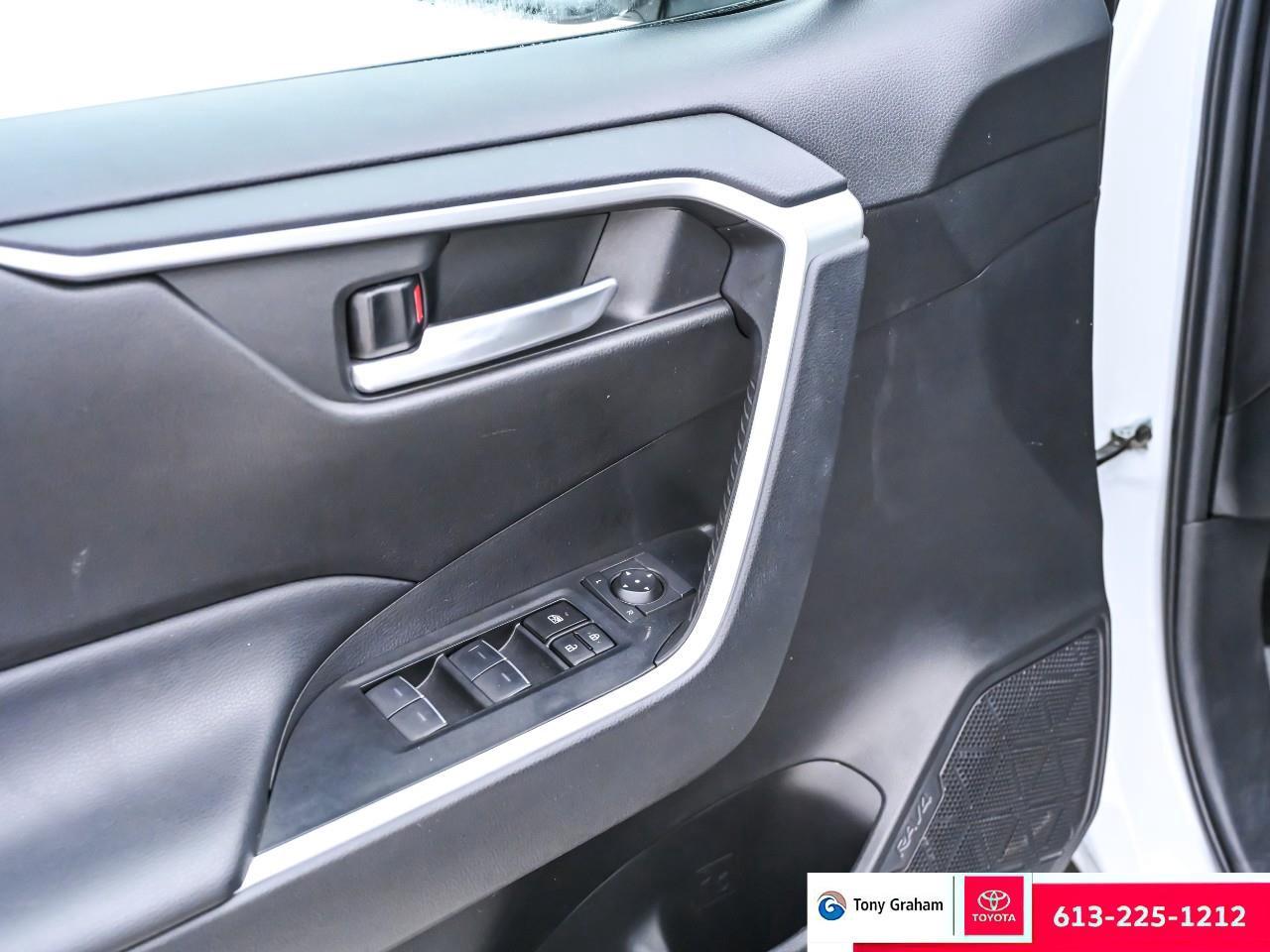 2023 Toyota RAV4 Hybrid XLE Photo