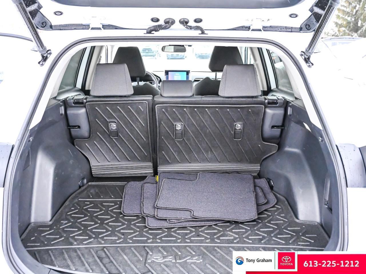 2023 Toyota RAV4 Hybrid XLE Photo