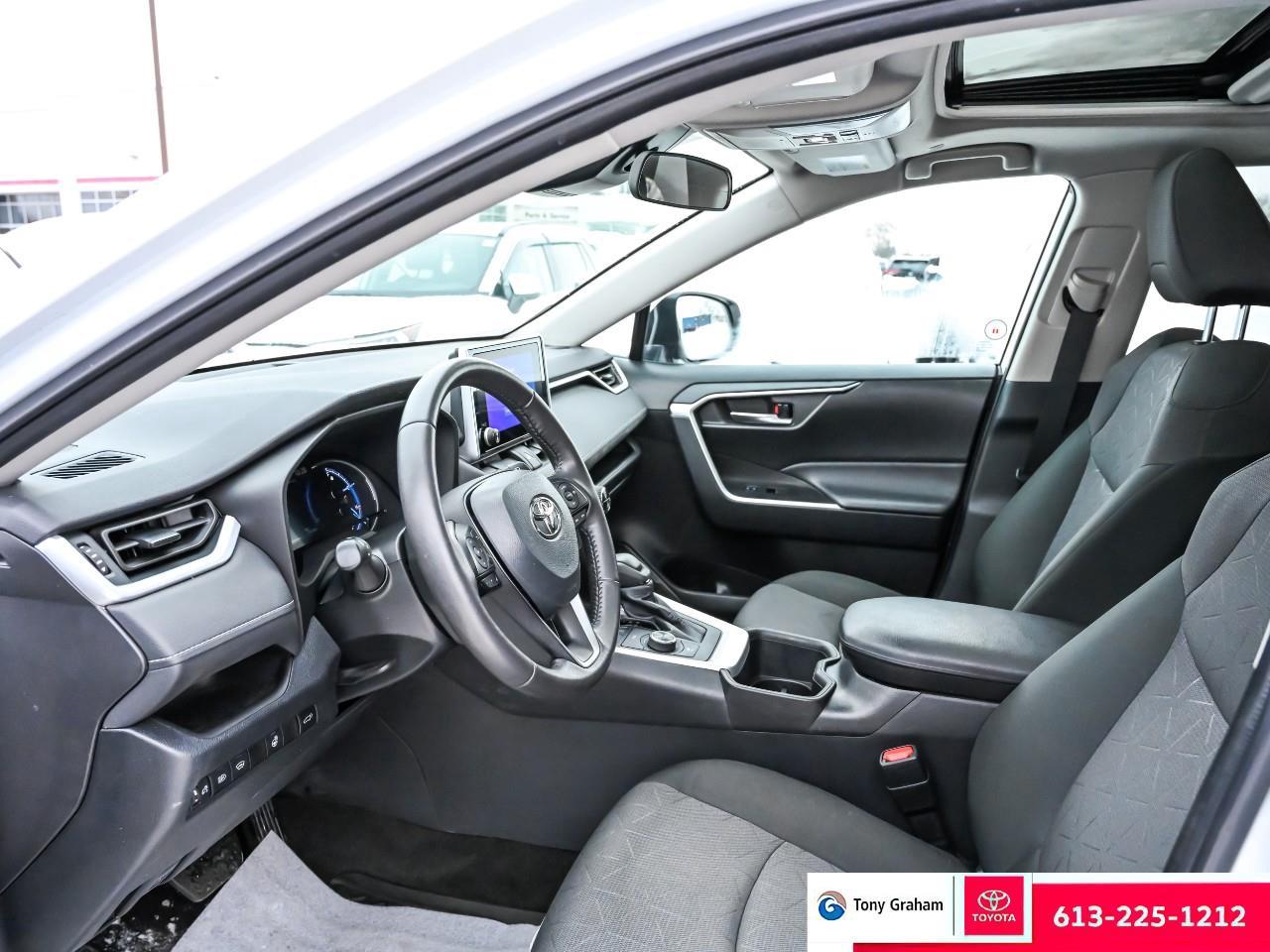 2023 Toyota RAV4 Hybrid XLE Photo