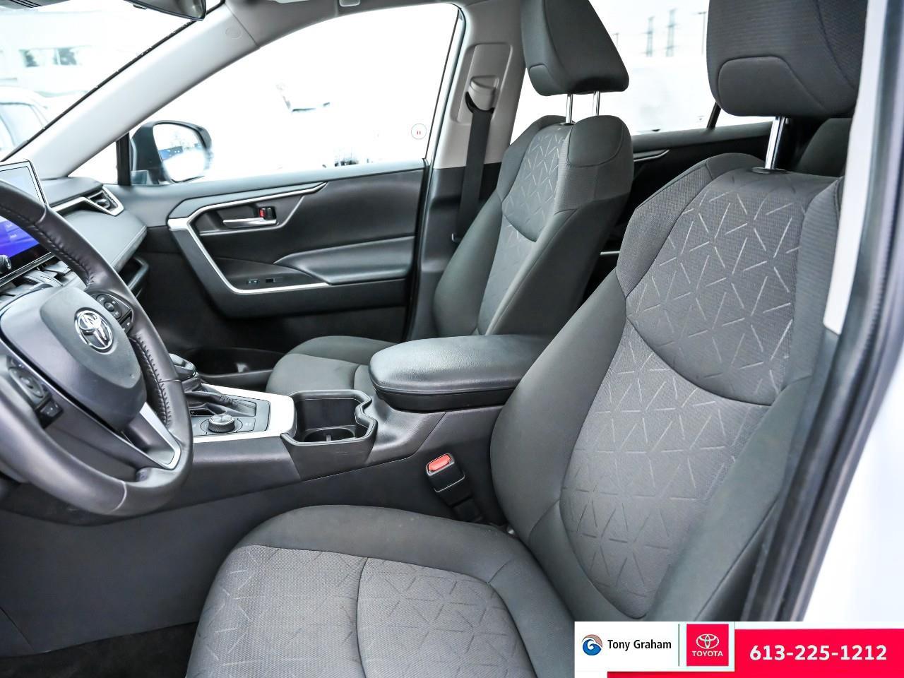 2023 Toyota RAV4 Hybrid XLE Photo