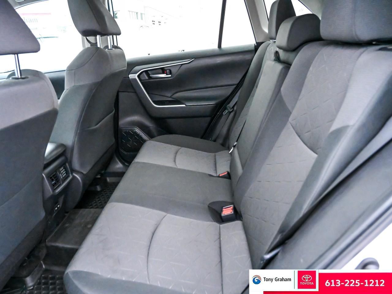 2023 Toyota RAV4 Hybrid XLE Photo