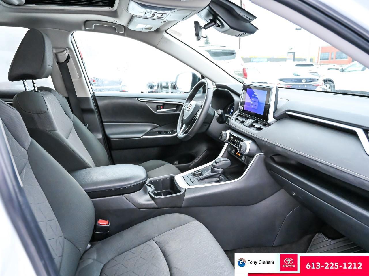 2023 Toyota RAV4 Hybrid XLE Photo