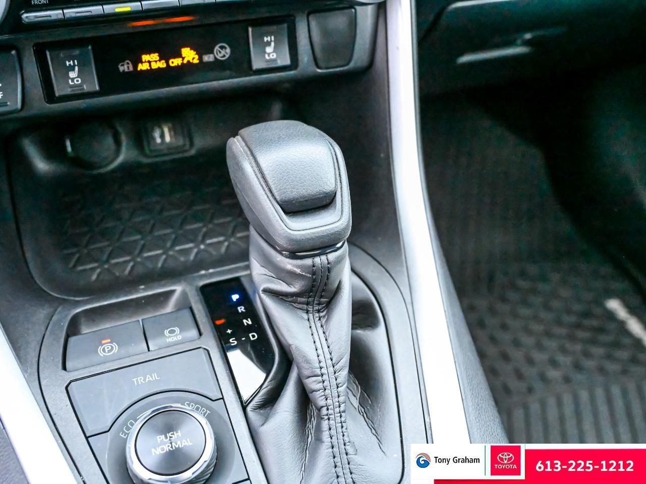 2023 Toyota RAV4 Hybrid XLE Photo