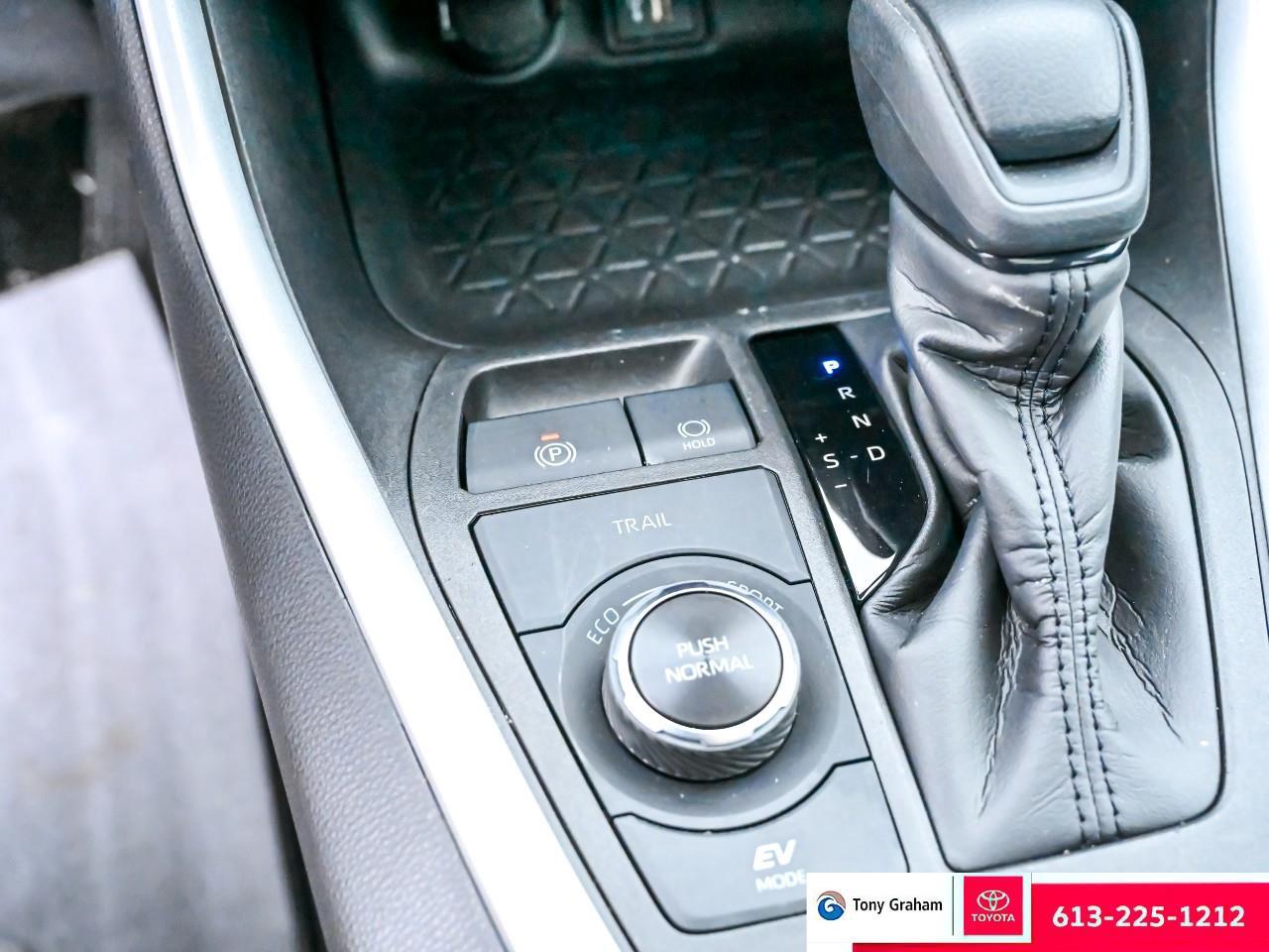 2023 Toyota RAV4 Hybrid XLE Photo