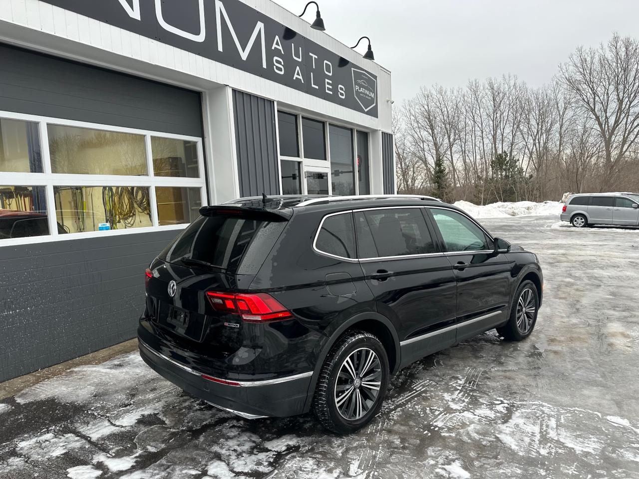 2021 Volkswagen Tiguan Highline Photo2