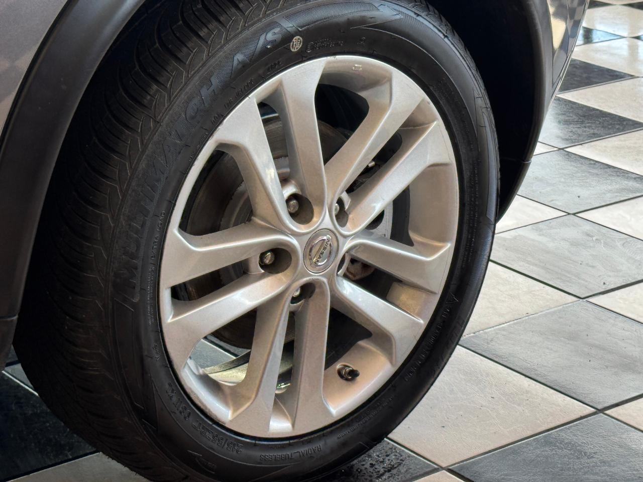 2015 Nissan Juke SV+New Tires+Brakes+Camera+A/C+5 SPEED MANUAL Photo