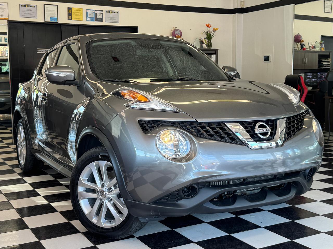 2015 Nissan Juke SV+New Tires+Brakes+Camera+A/C+5 SPEED MANUAL Photo