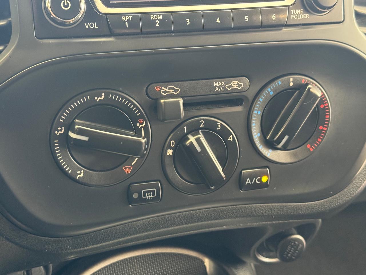 2015 Nissan Juke SV+New Tires+Brakes+Camera+A/C+5 SPEED MANUAL Photo