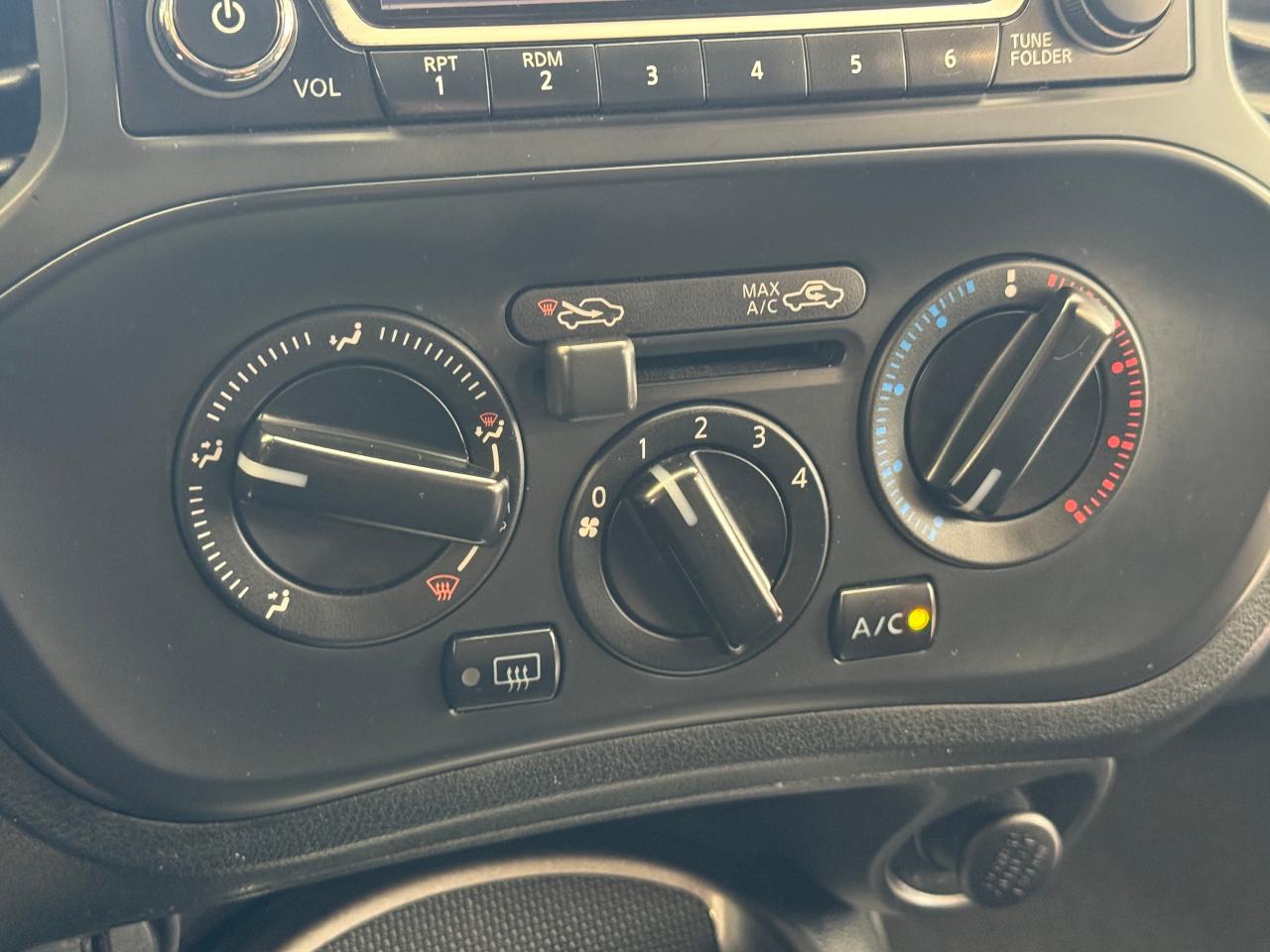 2015 Nissan Juke SV+New Tires+Brakes+Camera+A/C+5 SPEED MANUAL Photo