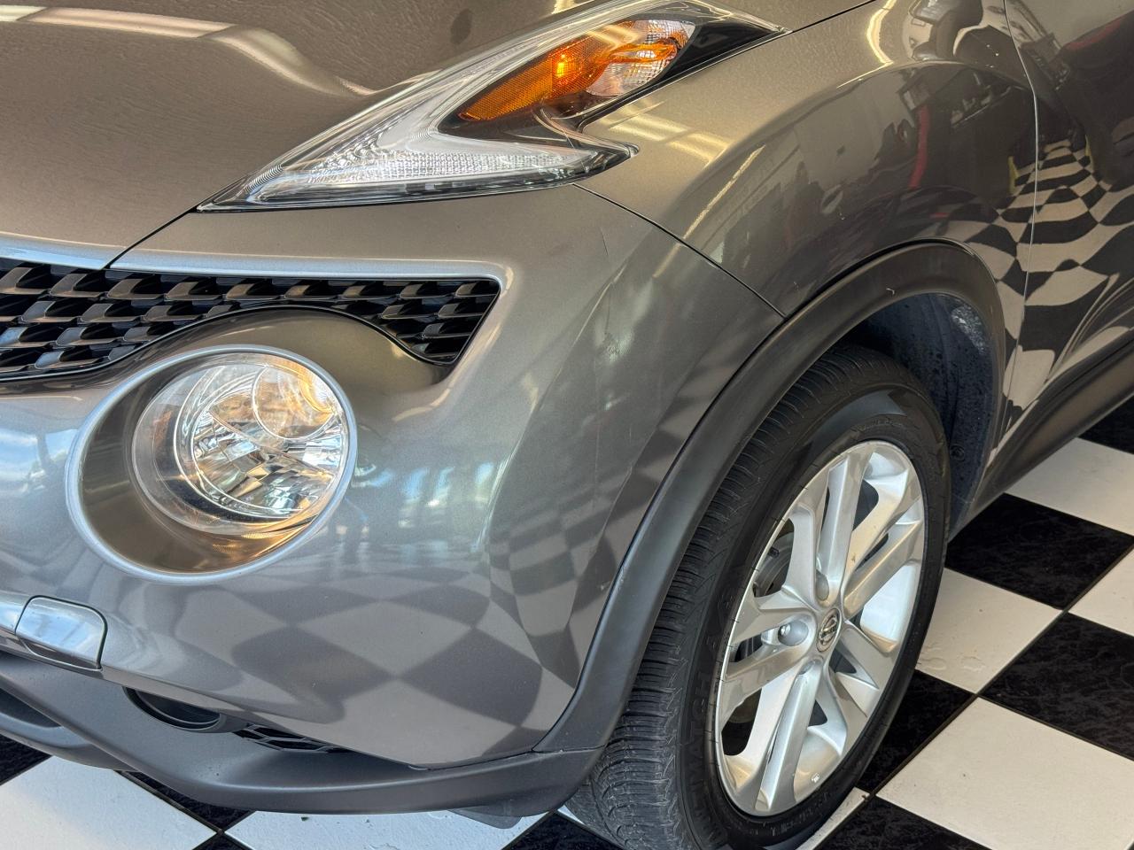 2015 Nissan Juke SV+New Tires+Brakes+Camera+A/C+5 SPEED MANUAL Photo