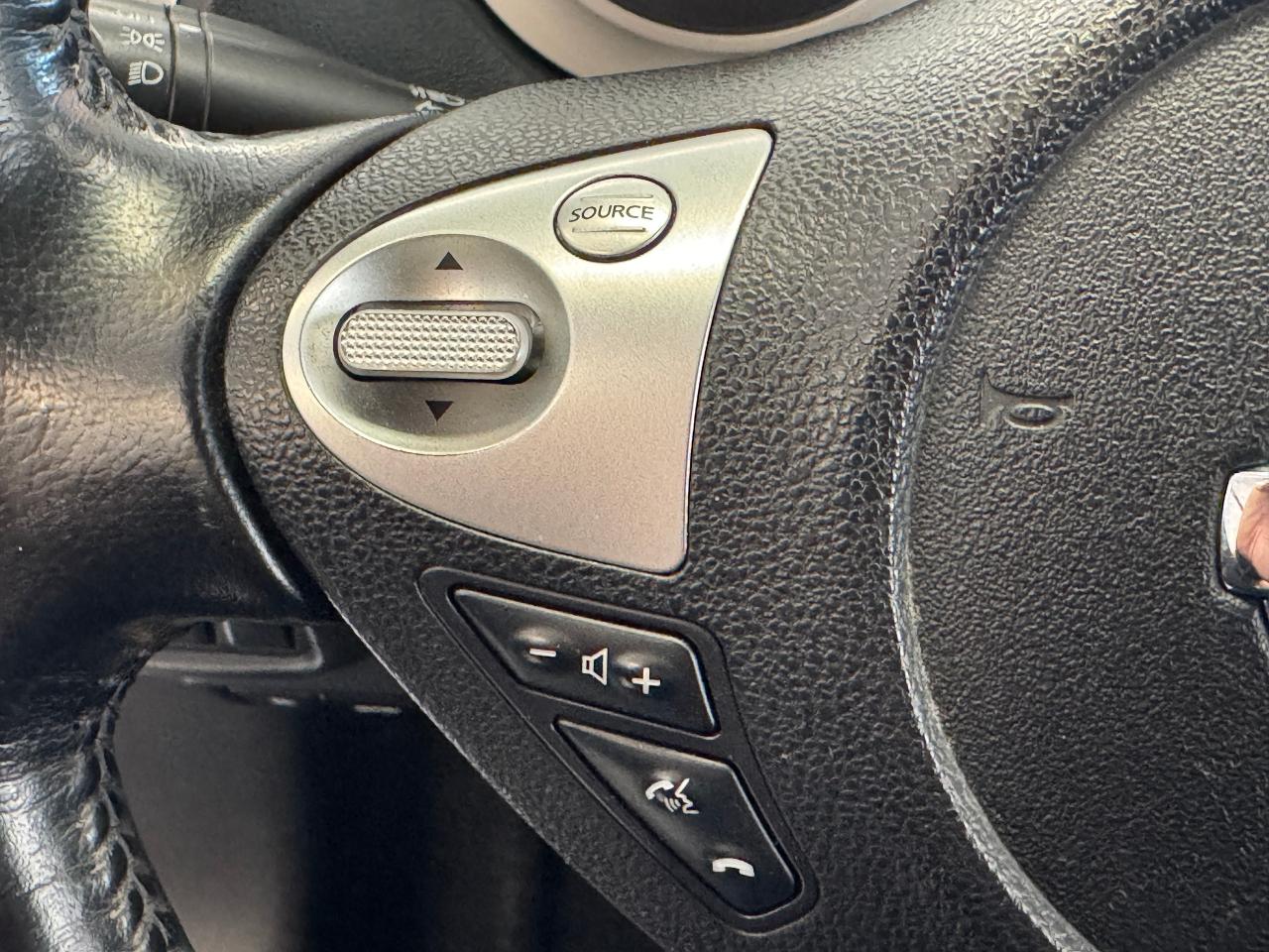 2015 Nissan Juke SV+New Tires+Brakes+Camera+A/C+5 SPEED MANUAL Photo