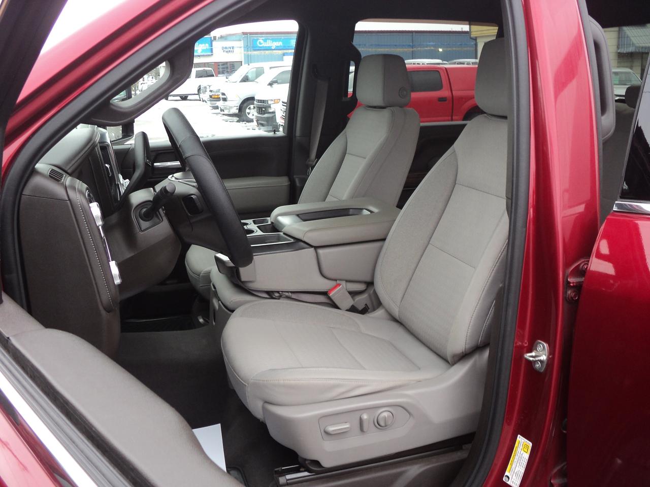 2021 GMC Sierra 3500 HD SLE CrewCab4WD 6.6L8cylDiesel8ftBox HeatedSeats Photo