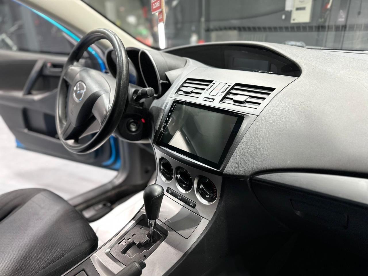 2011 Mazda MAZDA3 4dr Sdn Auto GX Photo