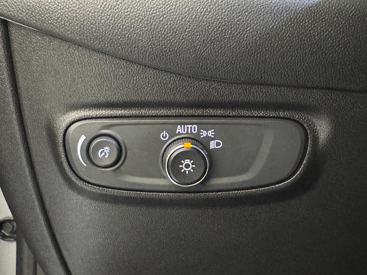 2022 Chevrolet Equinox LS+New Brakes+Camera+Collision Alert+CLEAN CARFAX Photo