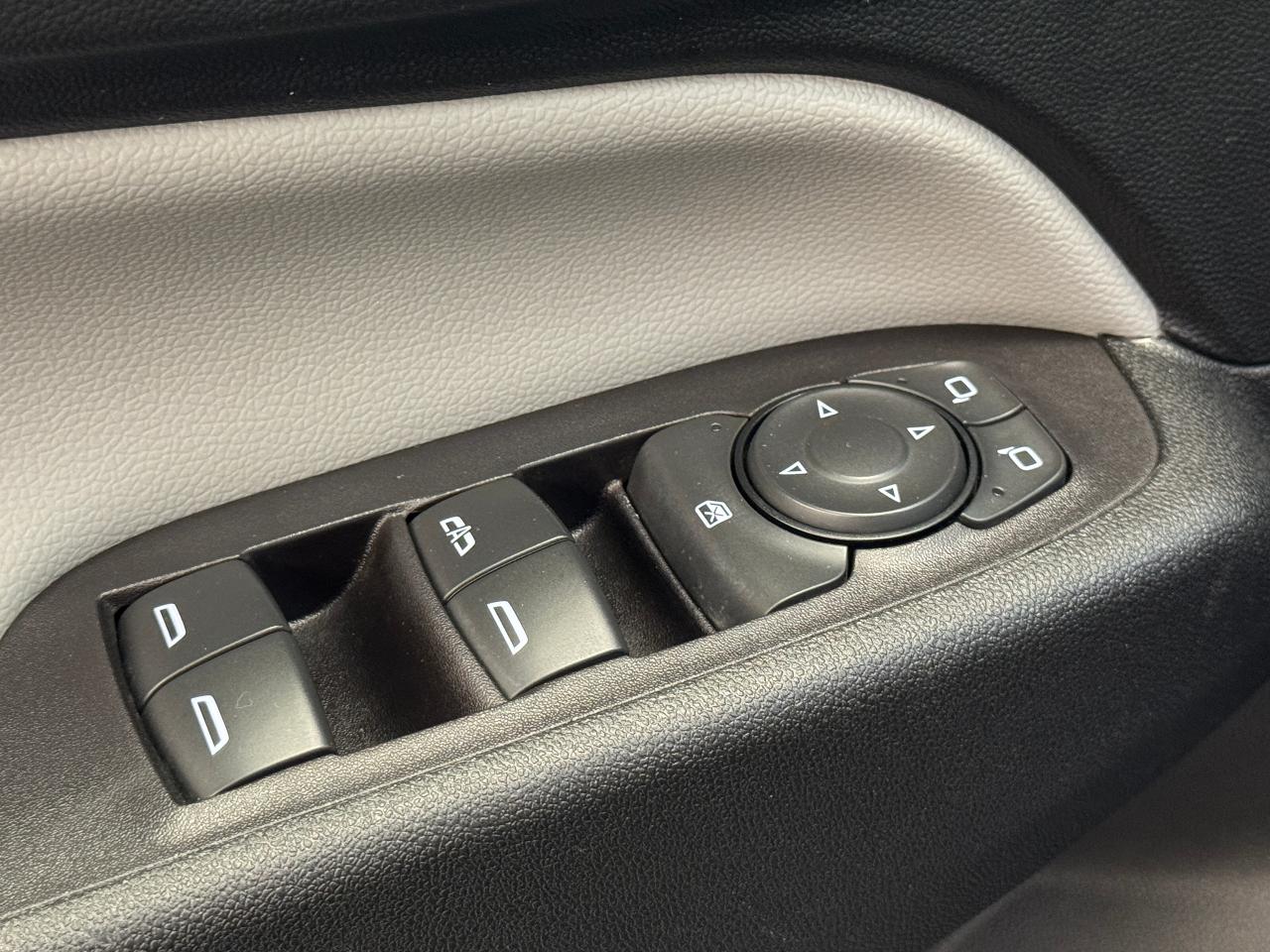 2022 Chevrolet Equinox LS+New Brakes+Camera+Collision Alert+CLEAN CARFAX Photo