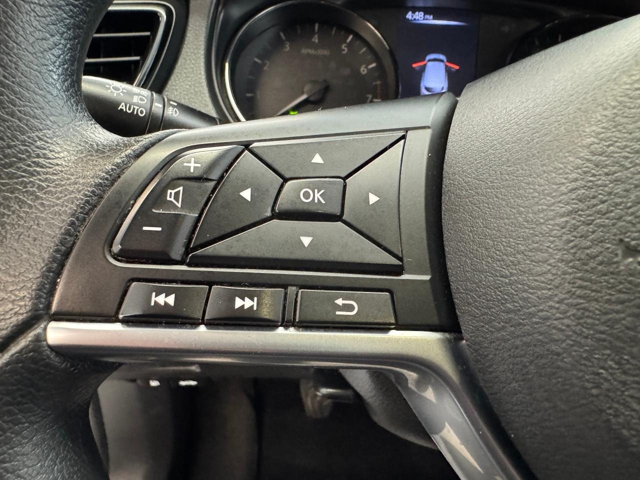 2018 Nissan Qashqai S+Camera+Heated Seats+A/C+CLEAN CARFAX Photo