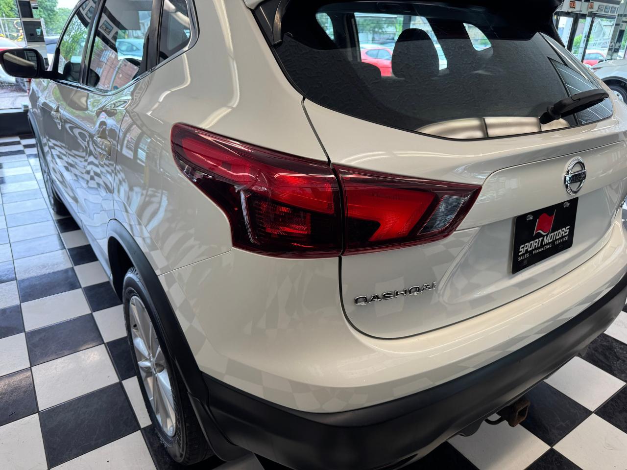 2018 Nissan Qashqai S+Camera+Heated Seats+A/C+CLEAN CARFAX Photo