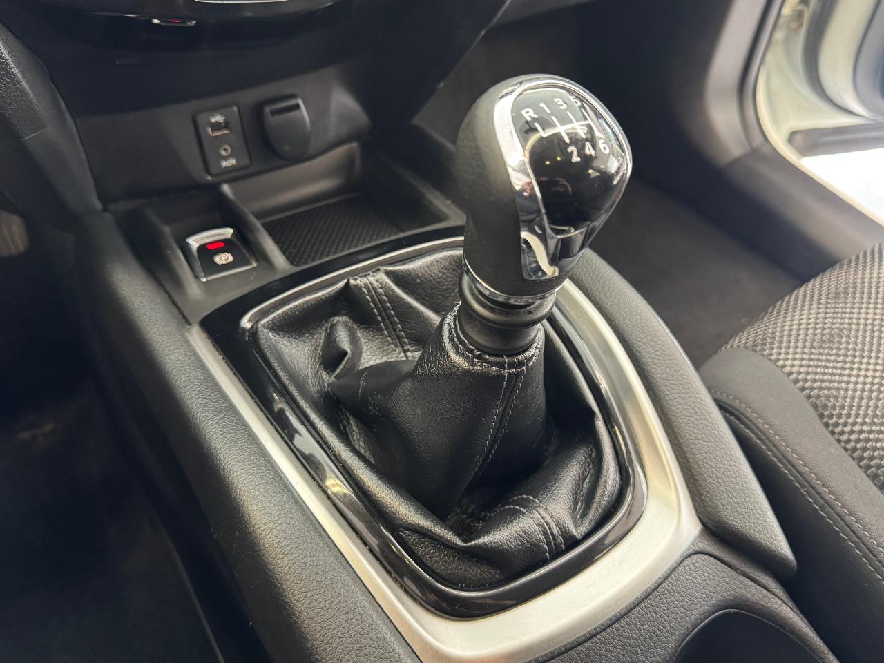 2018 Nissan Qashqai S+Camera+Heated Seats+A/C+CLEAN CARFAX Photo