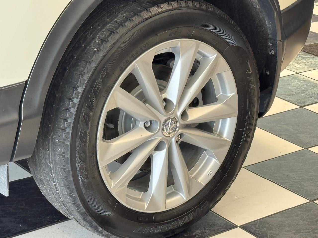 2018 Nissan Qashqai S+Camera+Heated Seats+A/C+CLEAN CARFAX Photo