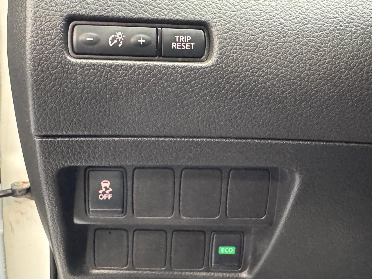 2018 Nissan Qashqai S+Camera+Heated Seats+A/C+CLEAN CARFAX Photo