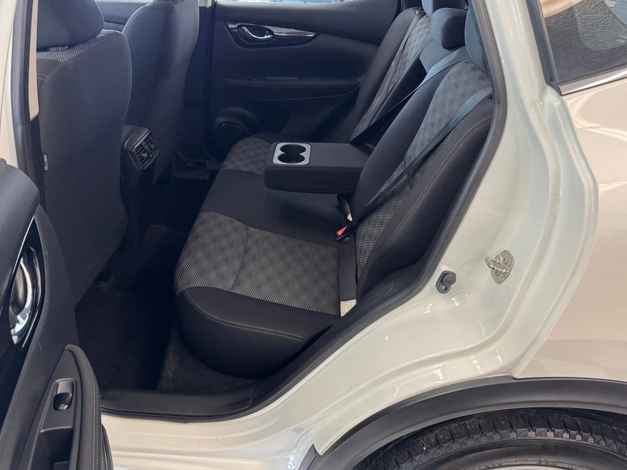 2018 Nissan Qashqai S+Camera+Heated Seats+A/C+CLEAN CARFAX Photo