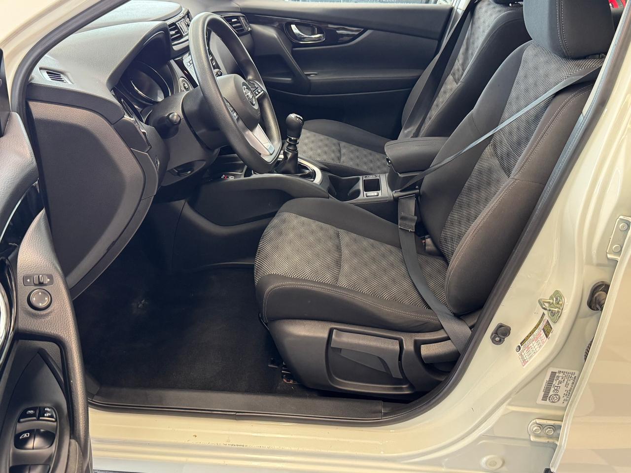 2018 Nissan Qashqai S+Camera+Heated Seats+A/C+CLEAN CARFAX Photo