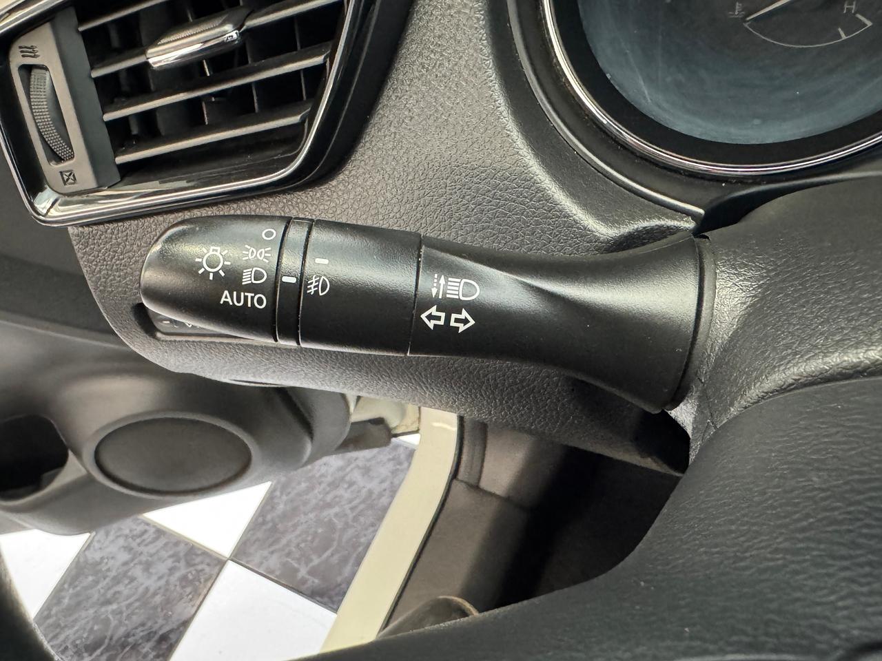 2018 Nissan Qashqai S+Camera+Heated Seats+A/C+CLEAN CARFAX Photo