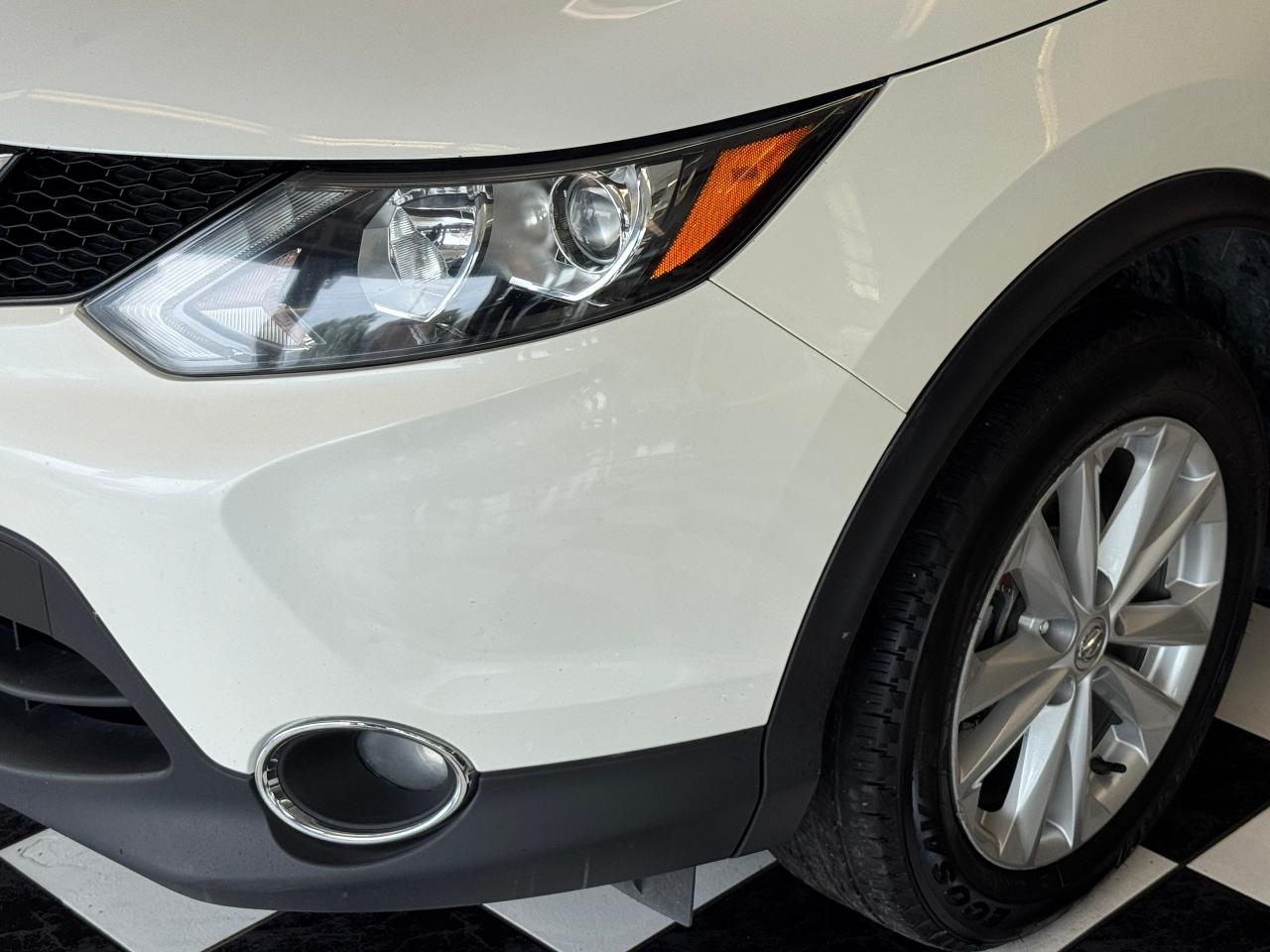 2018 Nissan Qashqai S+Camera+Heated Seats+A/C+CLEAN CARFAX Photo