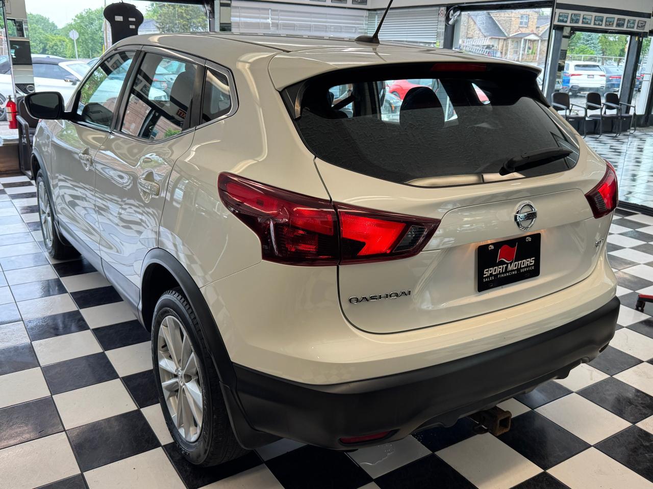 2018 Nissan Qashqai S+Camera+Heated Seats+A/C+CLEAN CARFAX Photo