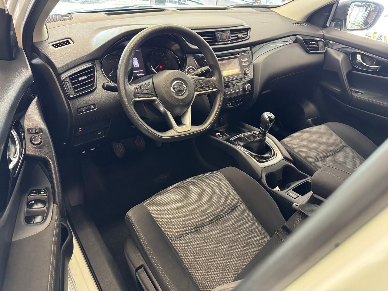 2018 Nissan Qashqai S+Camera+Heated Seats+A/C+CLEAN CARFAX Photo