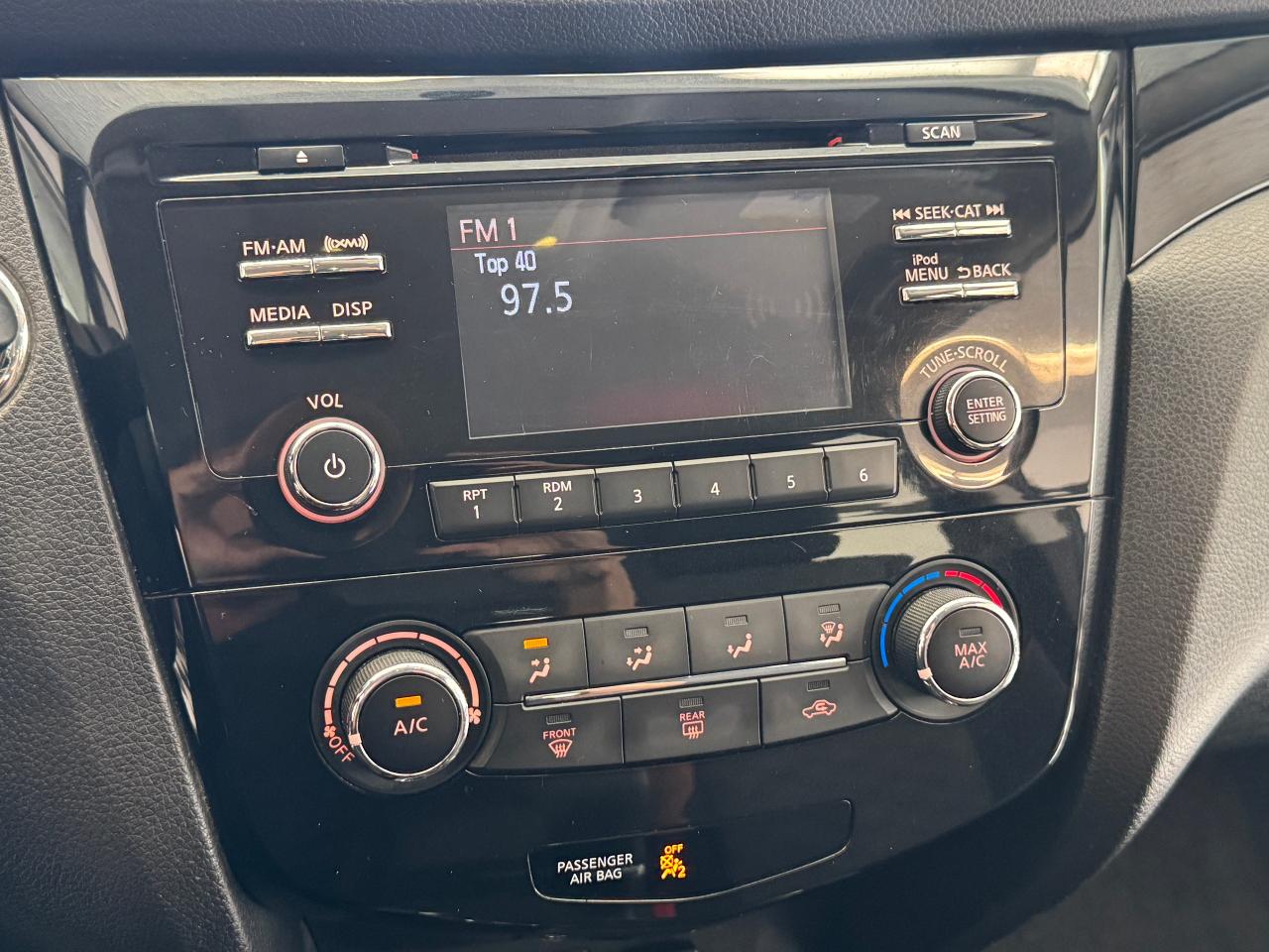 2018 Nissan Qashqai S+Camera+Heated Seats+A/C+CLEAN CARFAX Photo