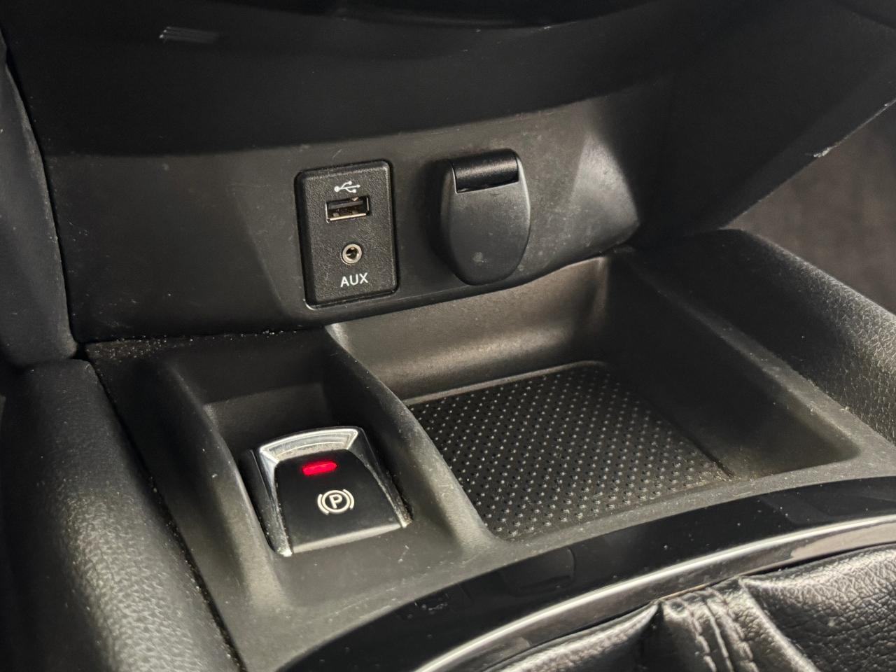 2018 Nissan Qashqai S+Camera+Heated Seats+A/C+CLEAN CARFAX Photo