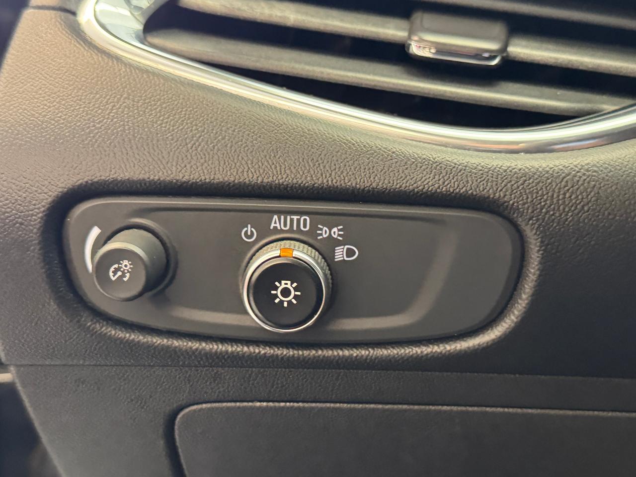 2018 Chevrolet Malibu LT+New Tires+Brakes+Remote Start+CLEAN CARFAX Photo