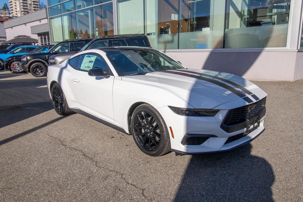 2026 Ford Mustang EcoBoost Fastback Photo3