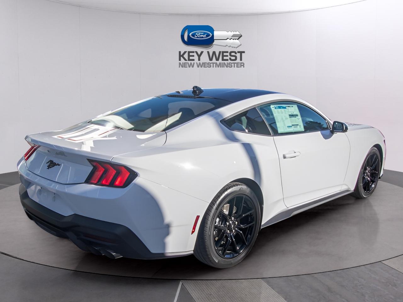 2026 Ford Mustang EcoBoost Fastback Photo3