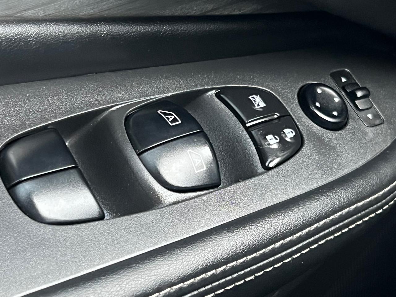 2017 Nissan Murano SV-NAV-SUNROOF-BACK CAM-HEATED SEATS & MORE! Photo