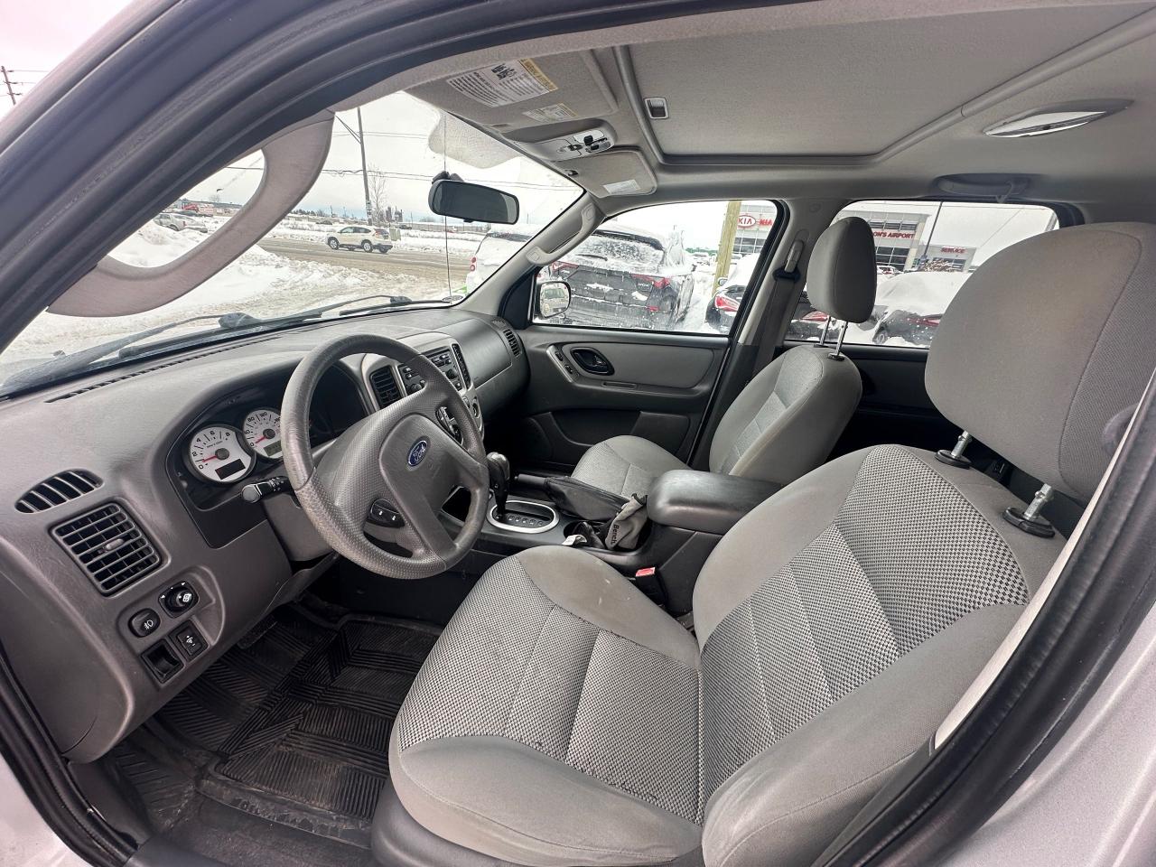 2005 Ford Escape XLT, V6, GREAT SHAPE, ONLY 187KMS, AS IS SPECIAL Photo