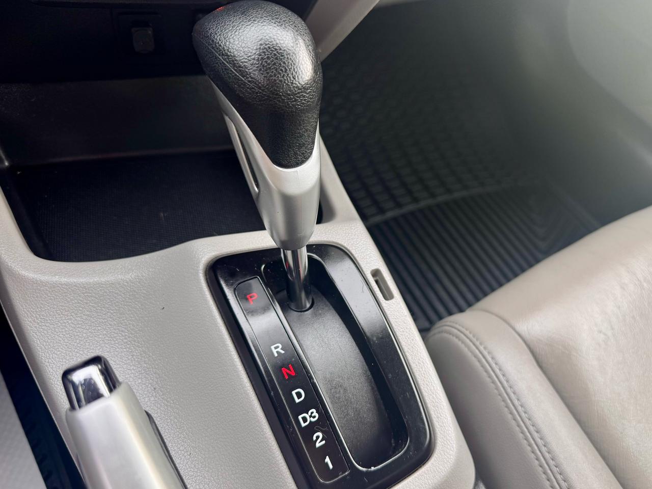 2012 Honda Civic FINANCING AVAILABLE Photo12