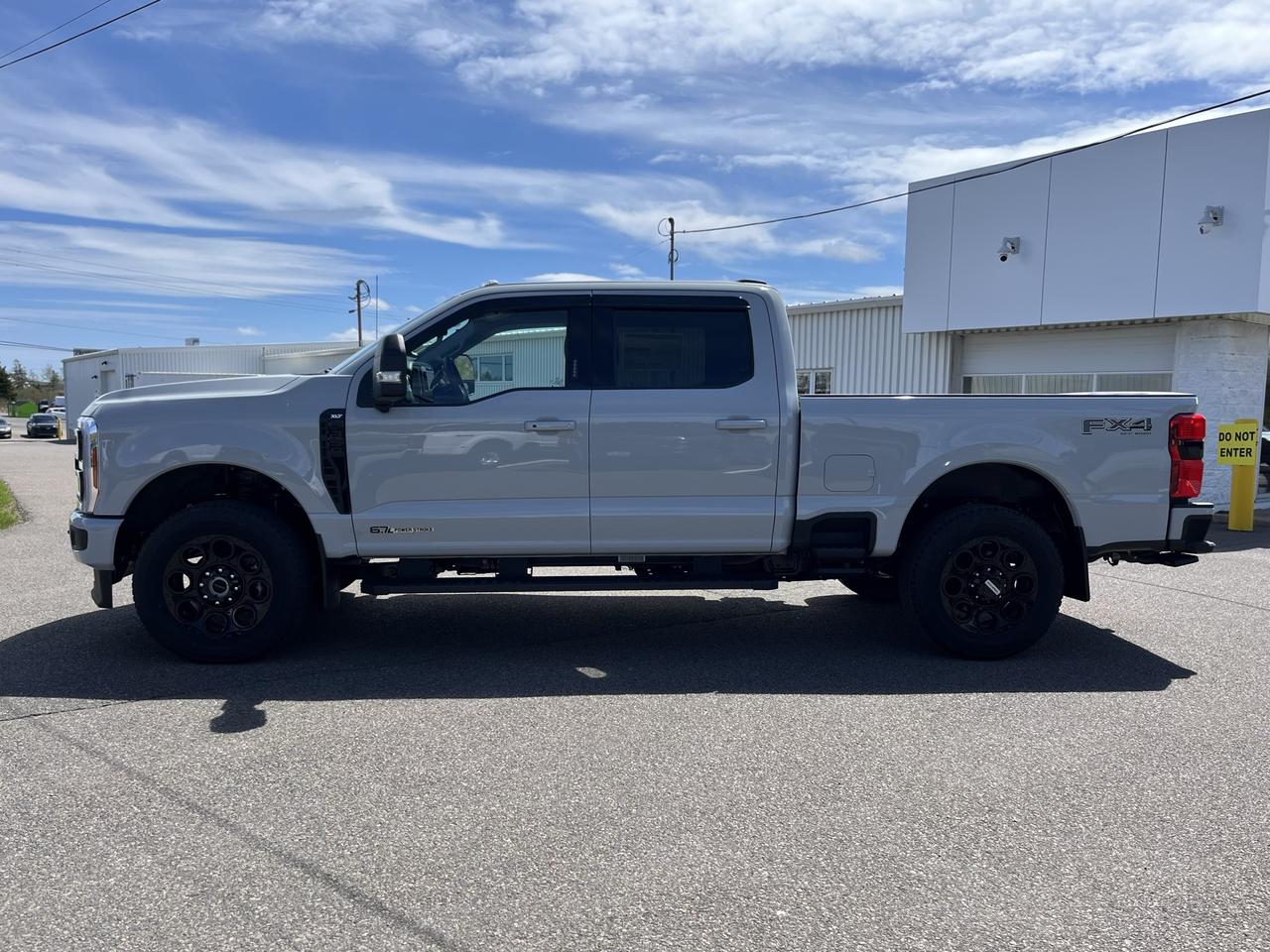 2026 Ford F-350 Super Duty SRW XLT 4WD CREW CAB 6.75' BOX Photo3