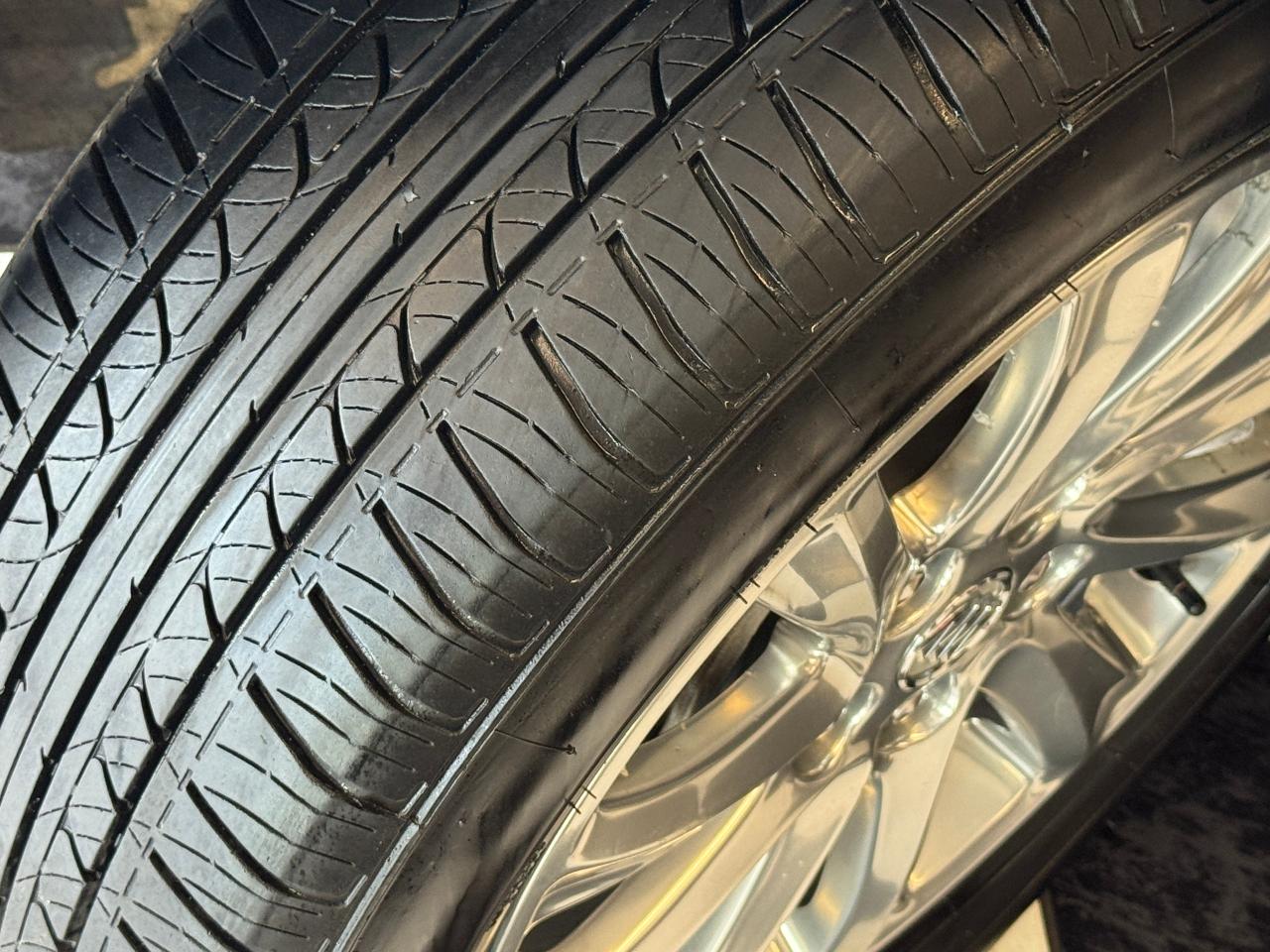 2019 Buick Envision AWD Essence+Roof+Leather+ApplePlay+CLEAN CARFAX Photo