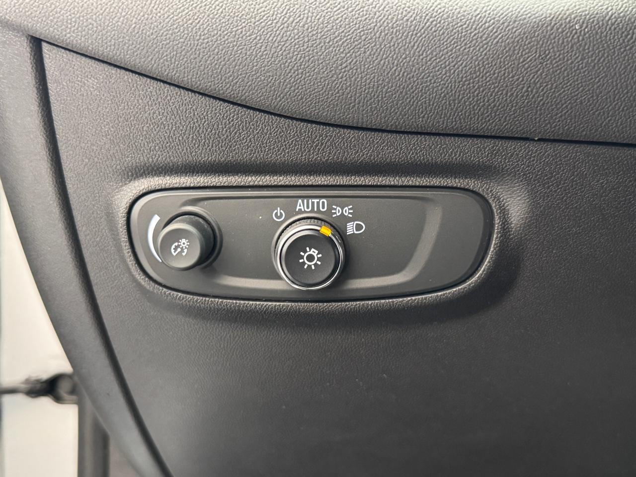 2022 Chevrolet Equinox AWD LT+New Tires+ApplePlay+CLEAN CARFAX Photo