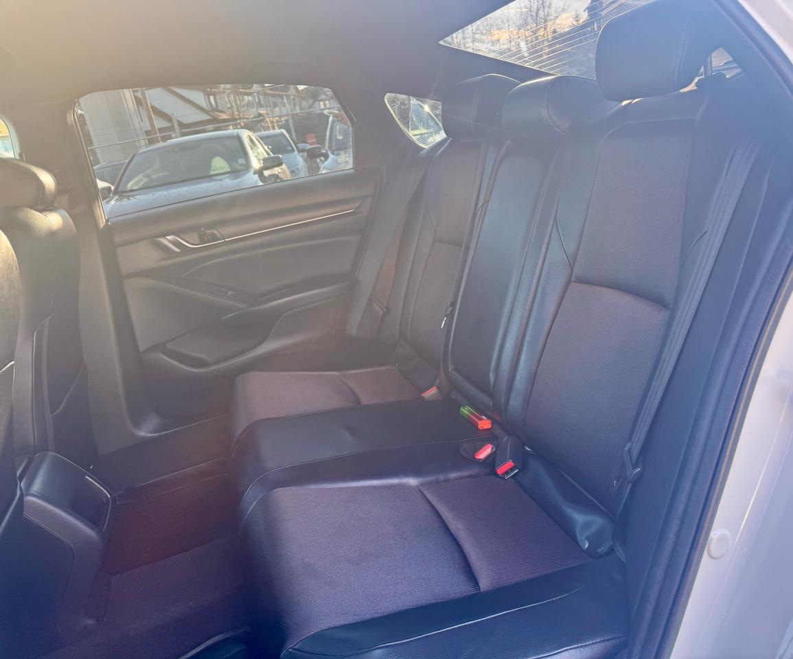 2018 Honda Accord FINANCING AVAILABLE Photo15