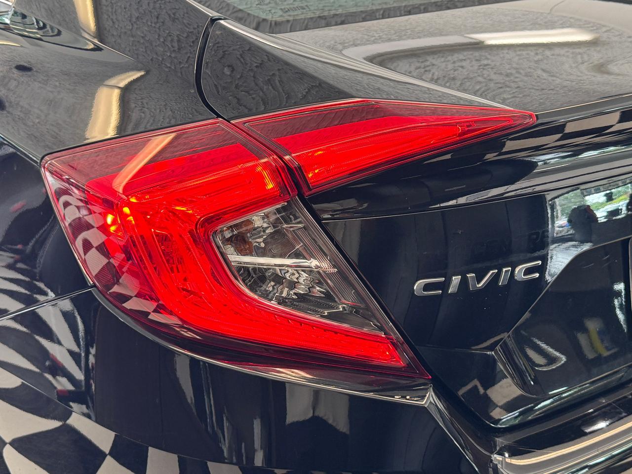 2019 Honda Civic LX Manual+New Tires+Brakes+ACCIDENT FREE Photo